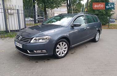 Універсал Volkswagen Passat 2012 в Луцьку