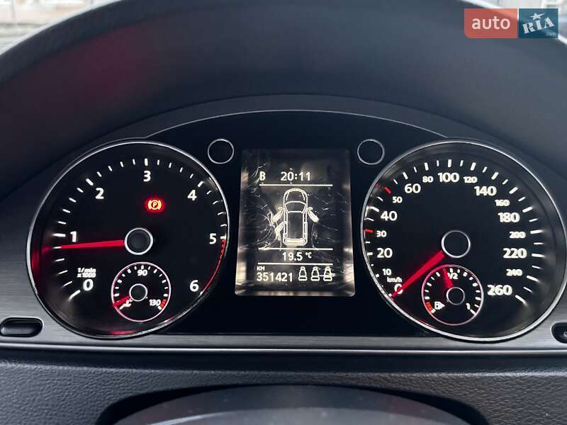 Універсал Volkswagen Passat 2012 в Івано-Франківську