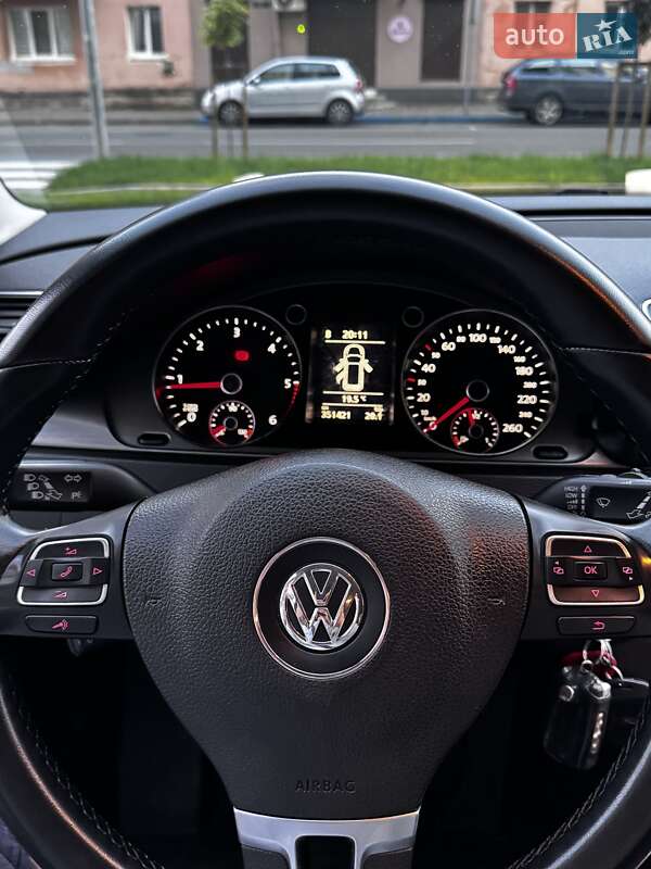 Універсал Volkswagen Passat 2012 в Івано-Франківську