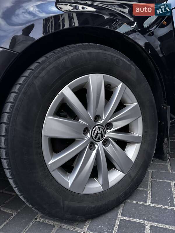 Універсал Volkswagen Passat 2012 в Івано-Франківську