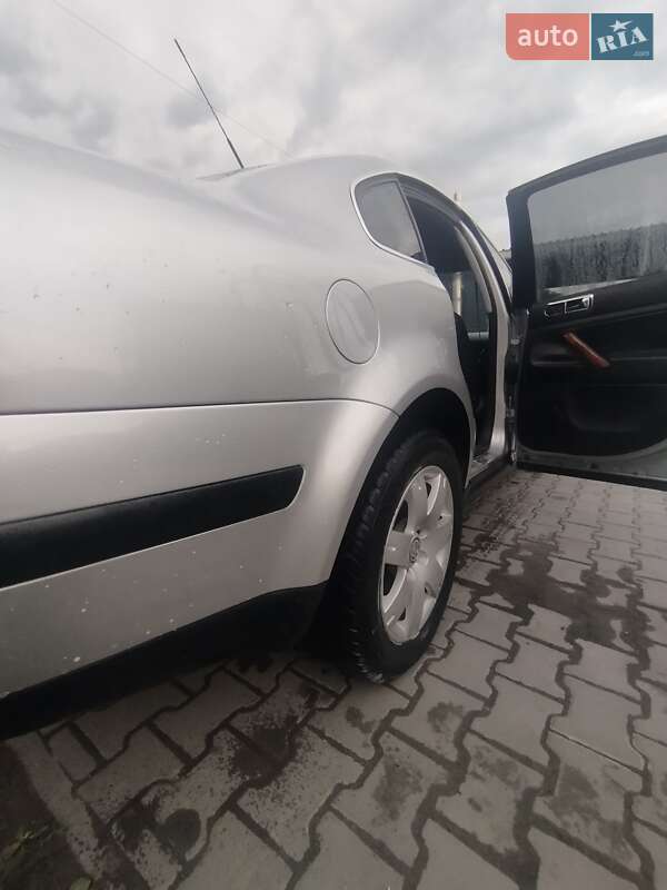Седан Volkswagen Passat 2001 в Бориславі