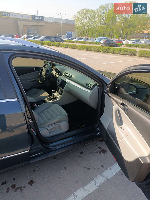 Універсал Volkswagen Passat 2006 в Житомирі