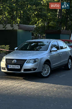 Седан Volkswagen Passat 2008 в Киеве