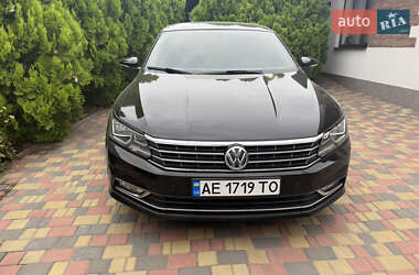 Седан Volkswagen Passat 2016 в Днепре