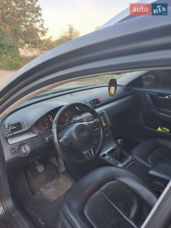 Универсал Volkswagen Passat 2013 в Харькове