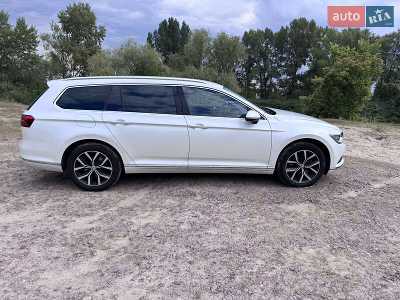 Универсал Volkswagen Passat 2018 в Киеве