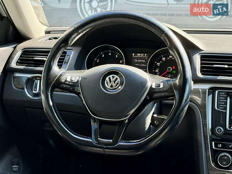 Седан Volkswagen Passat 2015 в Харькове