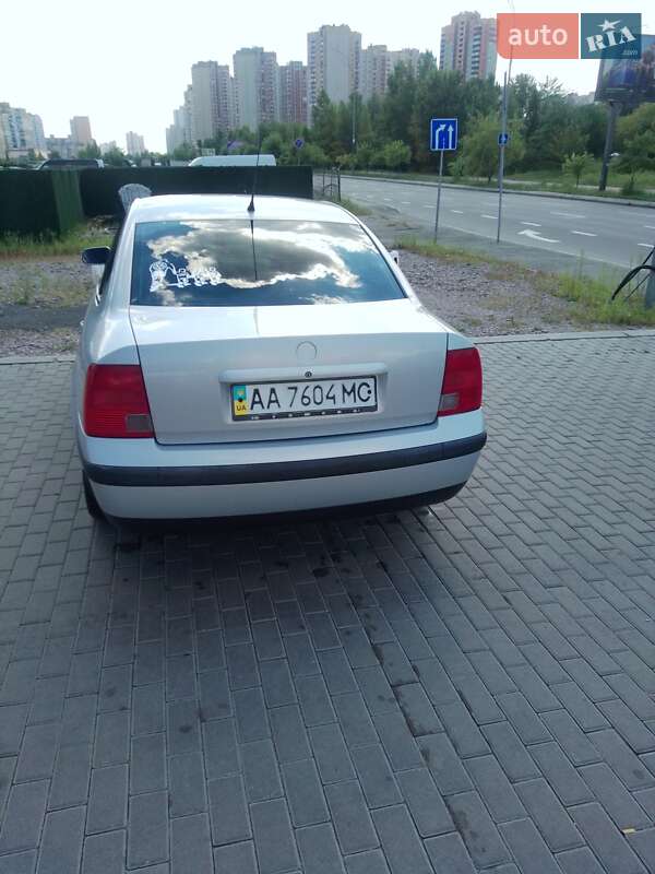 Седан Volkswagen Passat 2000 в Киеве