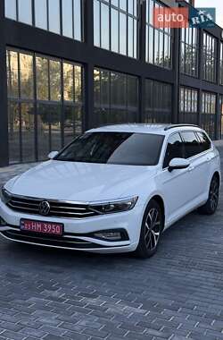 Універсал Volkswagen Passat 2022 в Полтаві