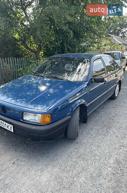 Седан Volkswagen Passat 1988 в Гайвороні