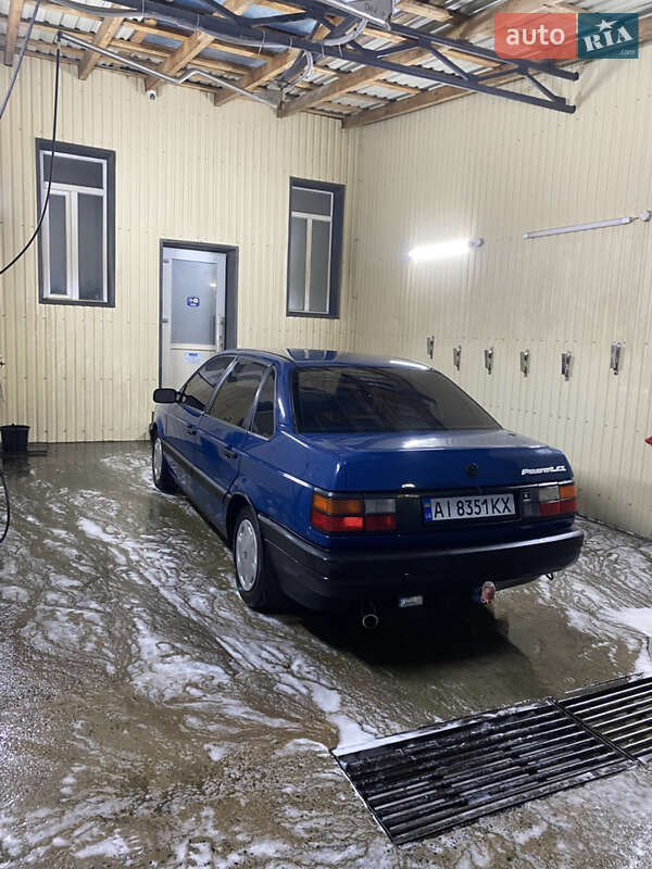 Седан Volkswagen Passat 1988 в Гайвороне