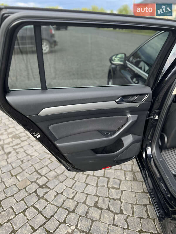 Универсал Volkswagen Passat 2016 в Жовкве