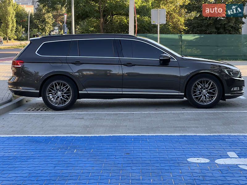 Универсал Volkswagen Passat 2015 в Киеве