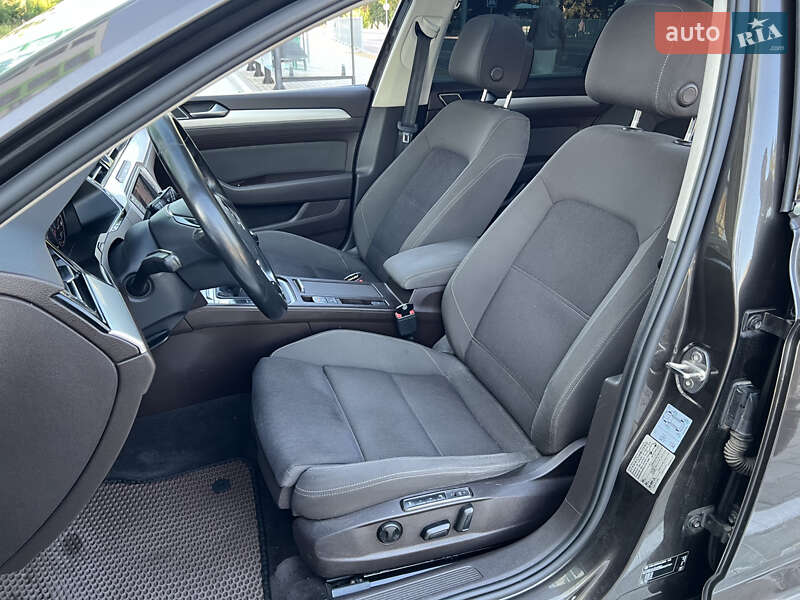 Универсал Volkswagen Passat 2015 в Киеве