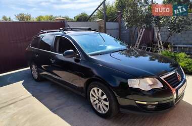 Універсал Volkswagen Passat 2006 в Погребах