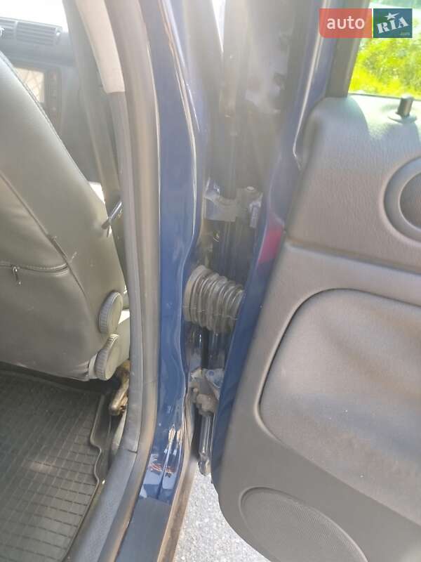 Універсал Volkswagen Passat 2004 в Овручі