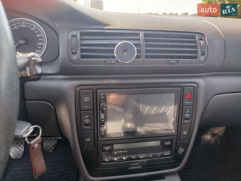 Універсал Volkswagen Passat 2004 в Овручі