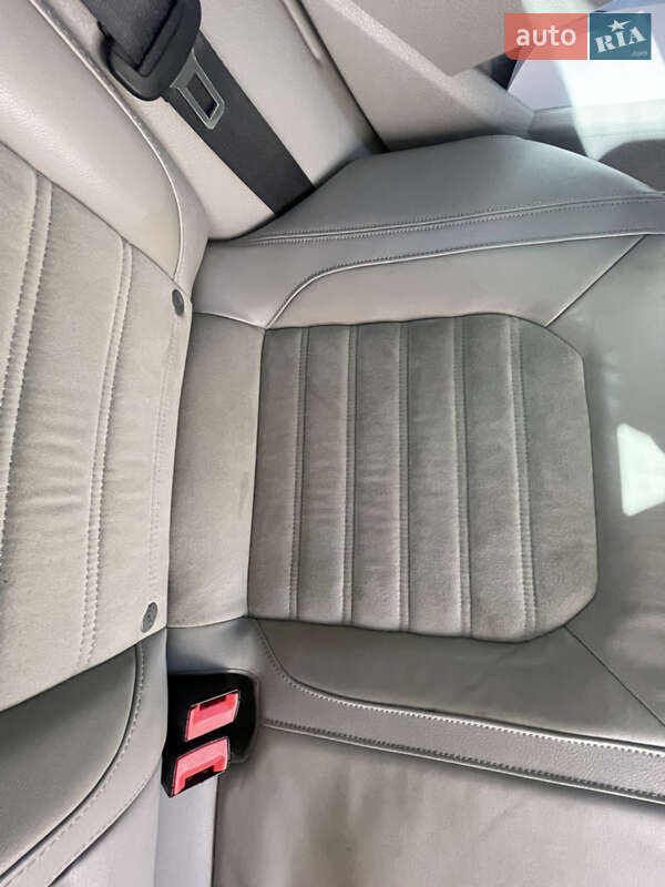 Седан Volkswagen Passat 2013 в Львове