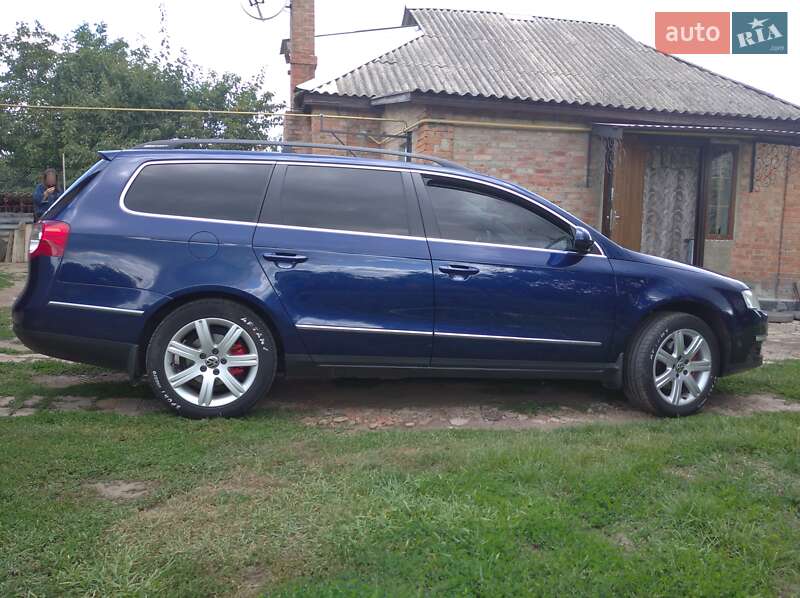 Універсал Volkswagen Passat 2010 в  фото Універсал Volkswagen Passat 2010 в