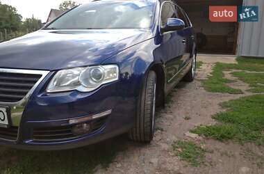 Універсал Volkswagen Passat 2010 в  фото 4 Універсал Volkswagen Passat 2010 в