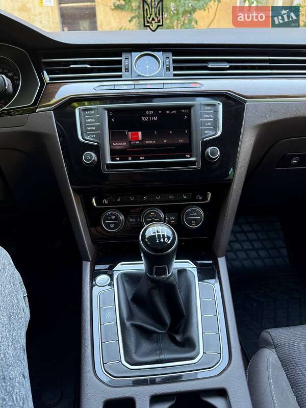 Универсал Volkswagen Passat 2015 в Львове