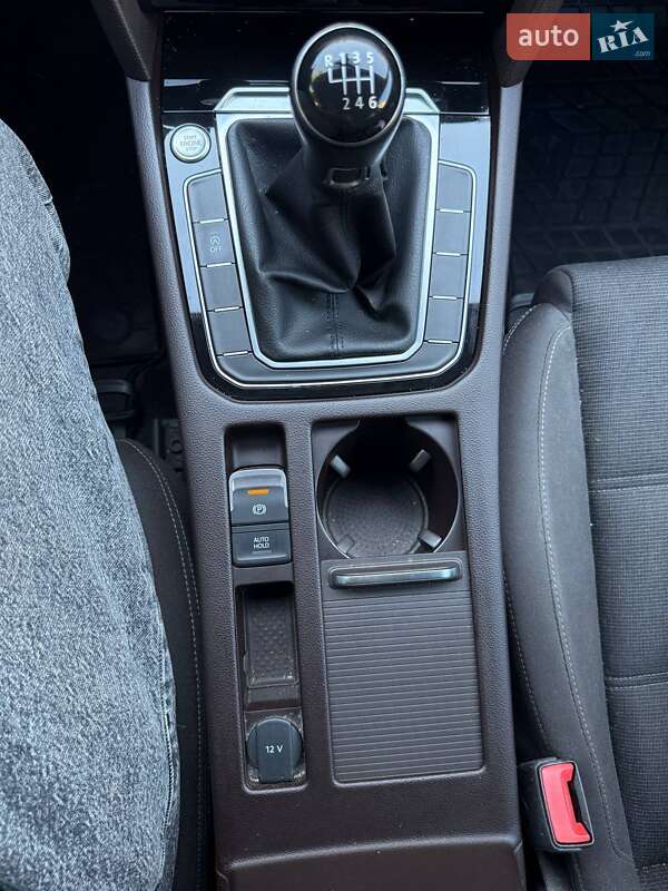 Универсал Volkswagen Passat 2015 в Львове