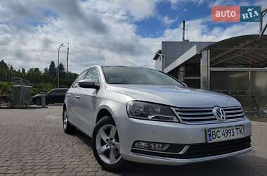 Седан Volkswagen Passat 2011 в Мостиській