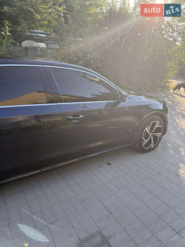 Седан Volkswagen Passat 2014 в Одессе