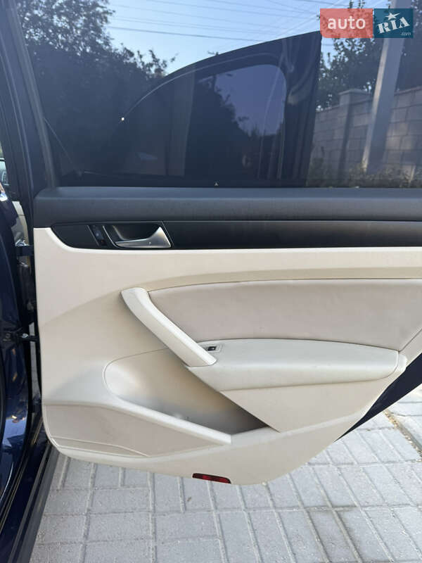 Седан Volkswagen Passat 2014 в Одессе