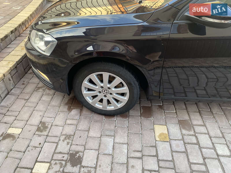 Универсал Volkswagen Passat 2011 в Бучаче