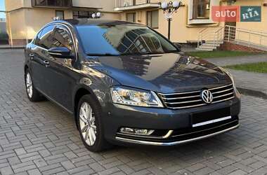 Седан Volkswagen Passat 2011 в Чернівцях