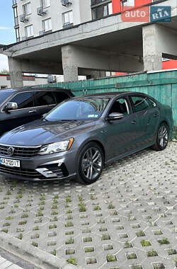 Седан Volkswagen Passat 2018 в Киеве