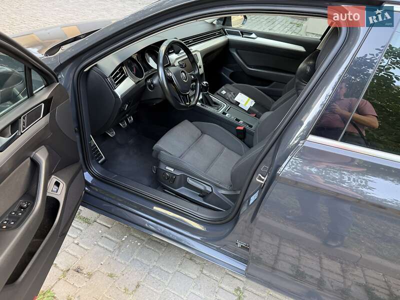 Універсал Volkswagen Passat 2014 в Івано-Франківську