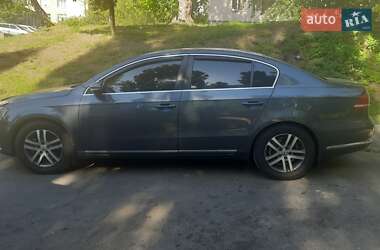 Седан Volkswagen Passat 2012 в Києві