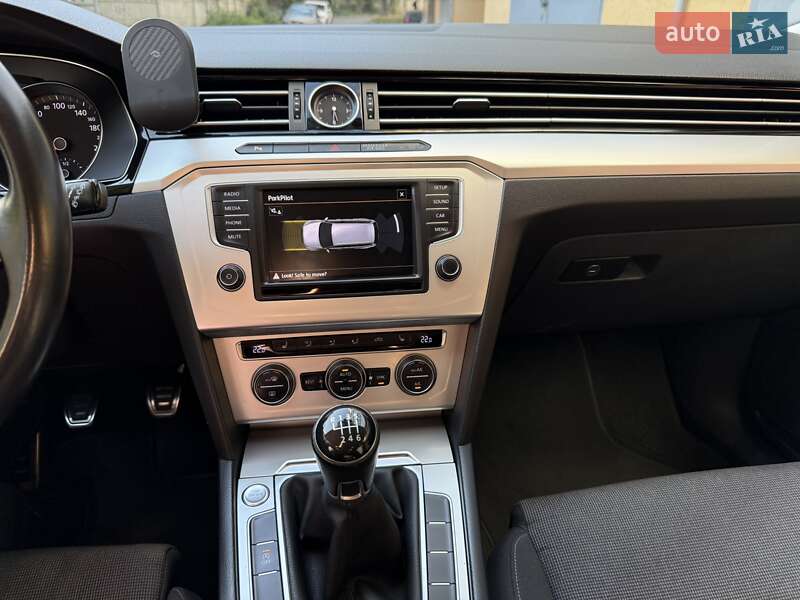 Універсал Volkswagen Passat 2014 в Івано-Франківську