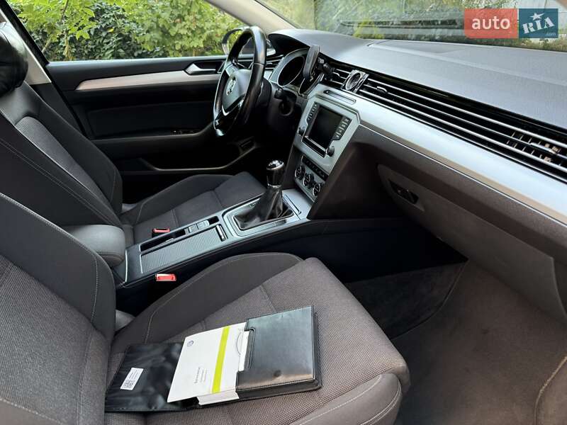 Універсал Volkswagen Passat 2014 в Івано-Франківську