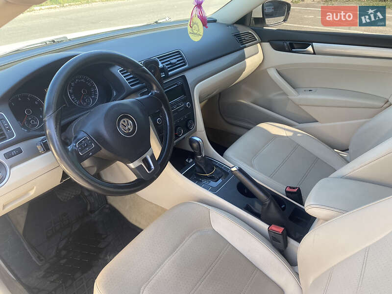 Седан Volkswagen Passat 2013 в Дніпрі