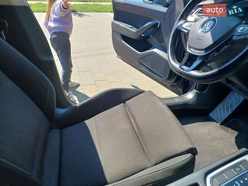 Седан Volkswagen Passat 2018 в Ужгороде