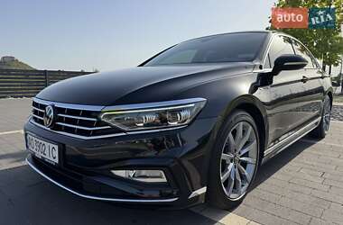 Седан Volkswagen Passat 2020 в Мукачево