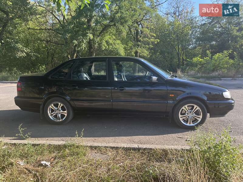 Седан Volkswagen Passat 1994 в Днепре