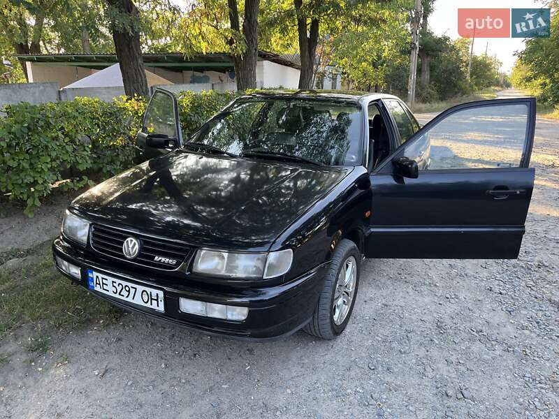 Седан Volkswagen Passat 1994 в Днепре