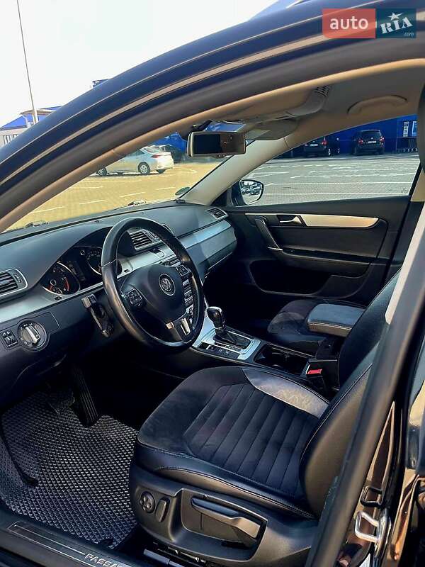 Універсал Volkswagen Passat 2012 в Ковелі