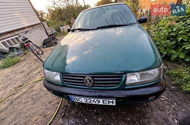Седан Volkswagen Passat 1994 в Самборі