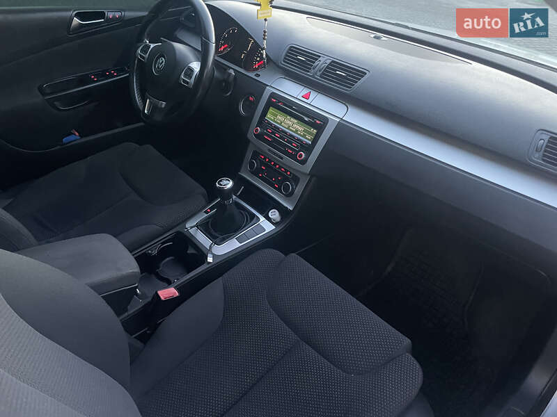 Универсал Volkswagen Passat 2010 в Золочеве