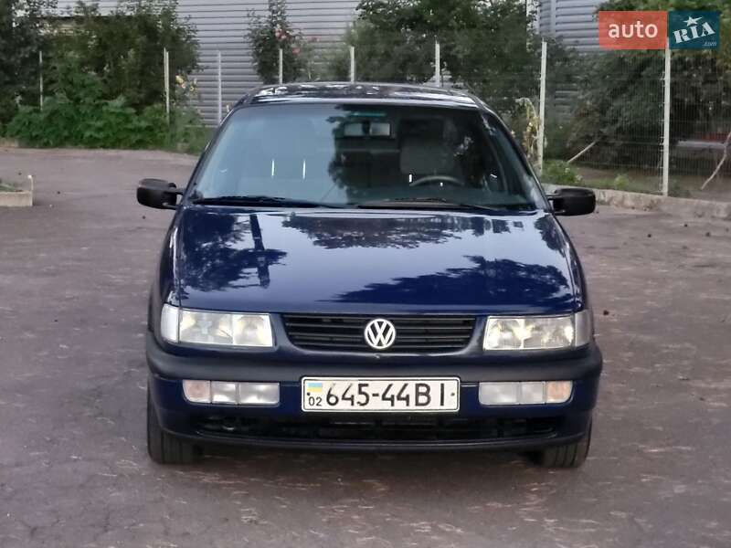 Седан Volkswagen Passat 1994 в Виннице