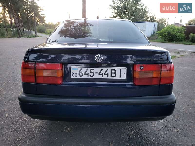 Седан Volkswagen Passat 1994 в Виннице