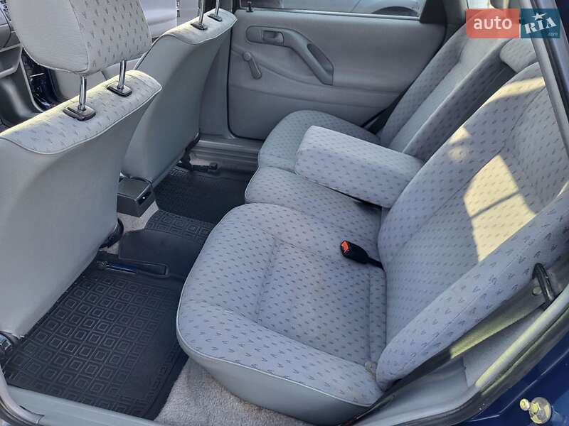 Седан Volkswagen Passat 1994 в Виннице