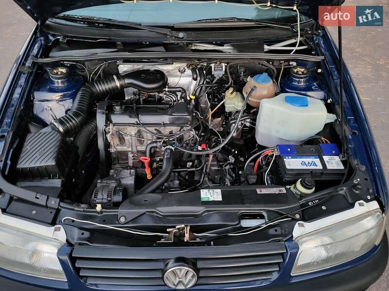 Седан Volkswagen Passat 1994 в Виннице