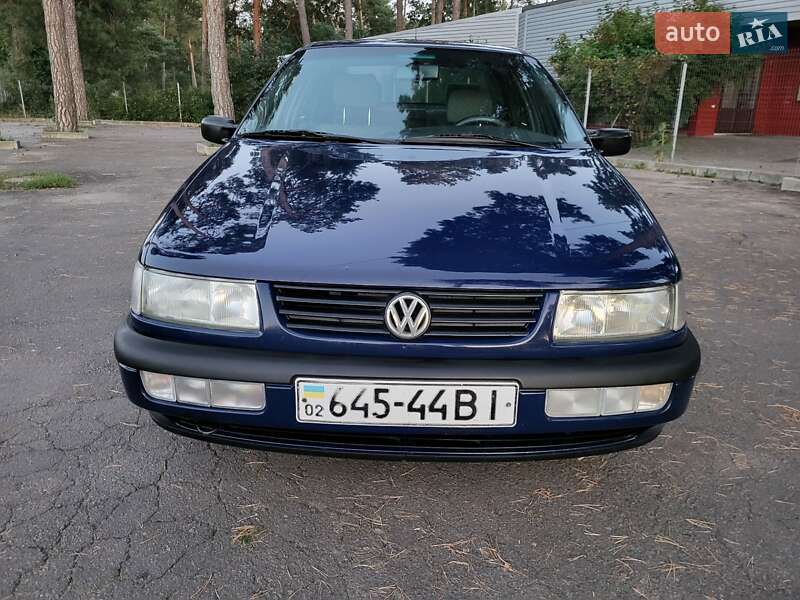 Седан Volkswagen Passat 1994 в Виннице