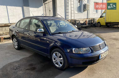 Седан Volkswagen Passat 1999 в Городку